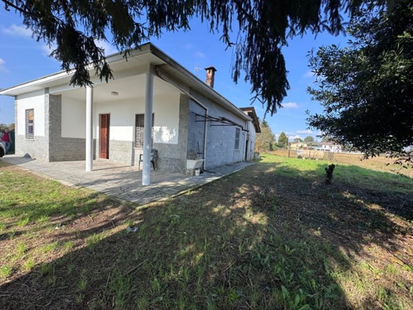 casa indipendente in vendita a Vigevano