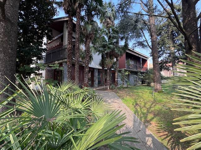 casa indipendente in vendita a Vigevano
