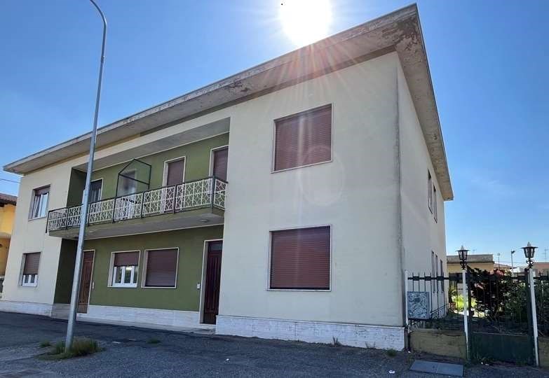 casa indipendente in vendita a Vigevano