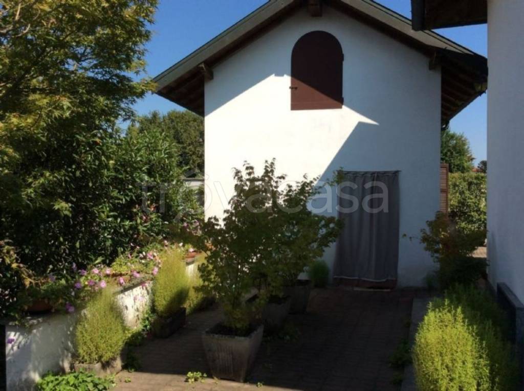 casa indipendente in vendita a Vigevano