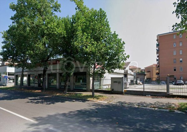 negozio in vendita a Vigevano