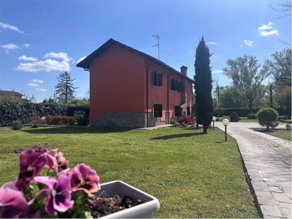 casa indipendente in vendita a Vigevano