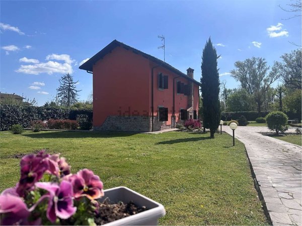 casa indipendente in vendita a Vigevano