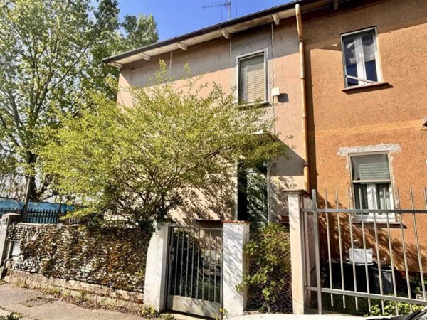 casa semindipendente in vendita a Vigevano