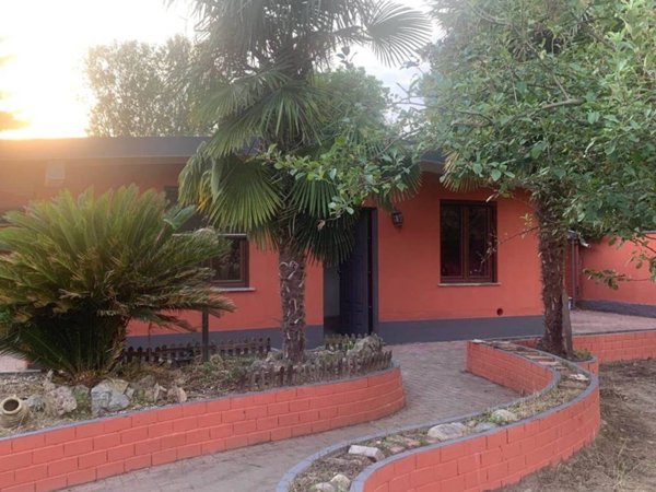 casa indipendente in vendita a Vigevano
