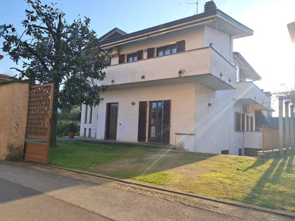 casa indipendente in vendita a Vigevano