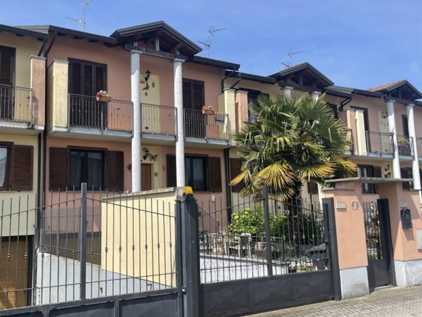 casa indipendente in vendita a Vigevano in zona Piccolini