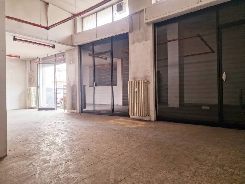 negozio in vendita a Vigevano