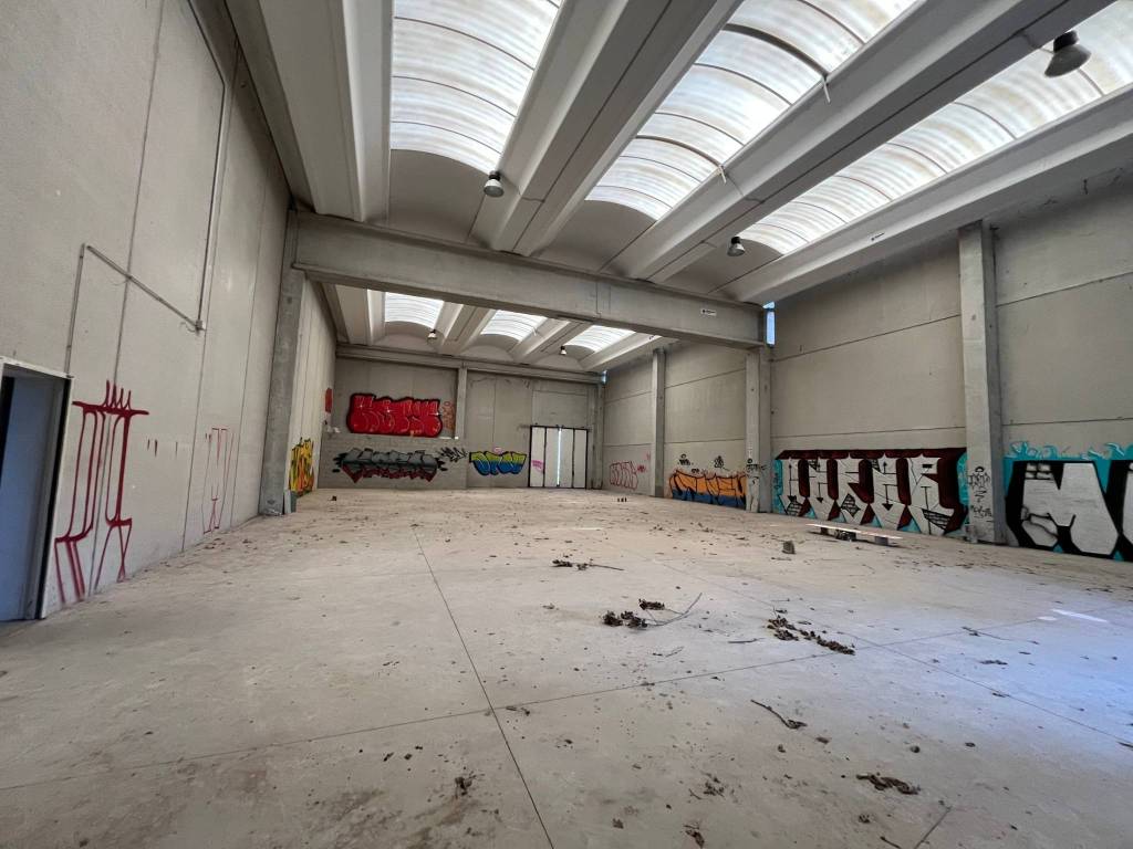 capannone in vendita a Vigevano