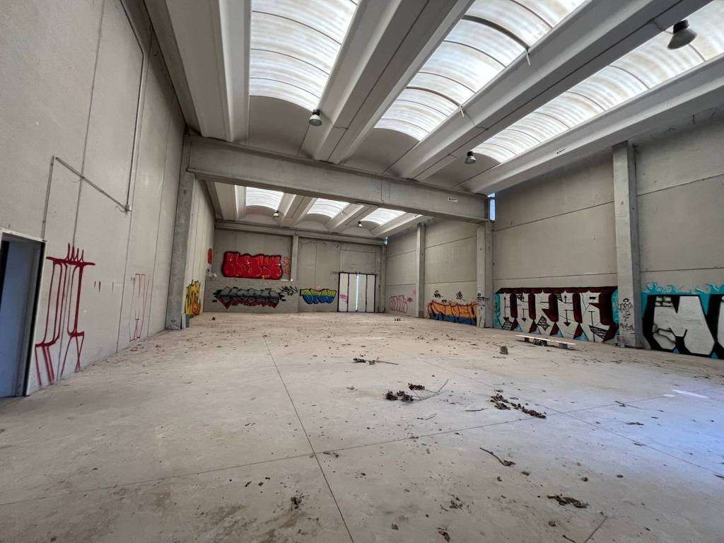 capannone in vendita a Vigevano