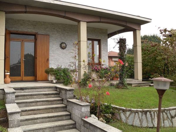casa indipendente in vendita a Vigevano