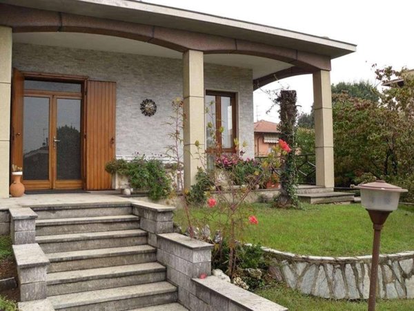 casa indipendente in vendita a Vigevano