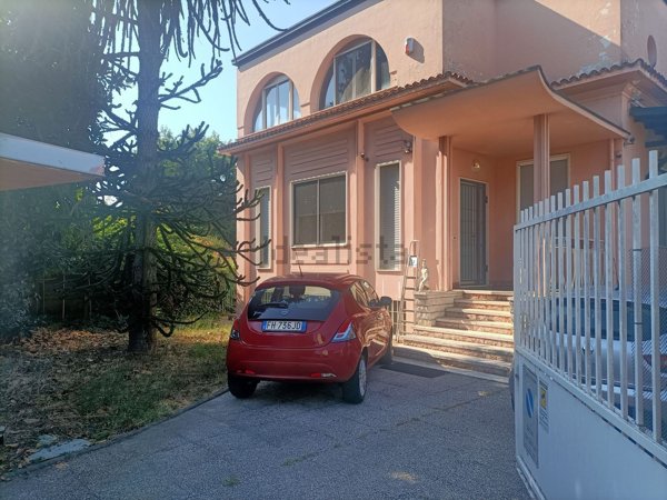 casa indipendente in vendita a Vigevano