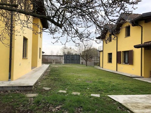 casa indipendente in vendita a Vigevano