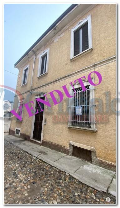 casa indipendente in vendita a Vigevano