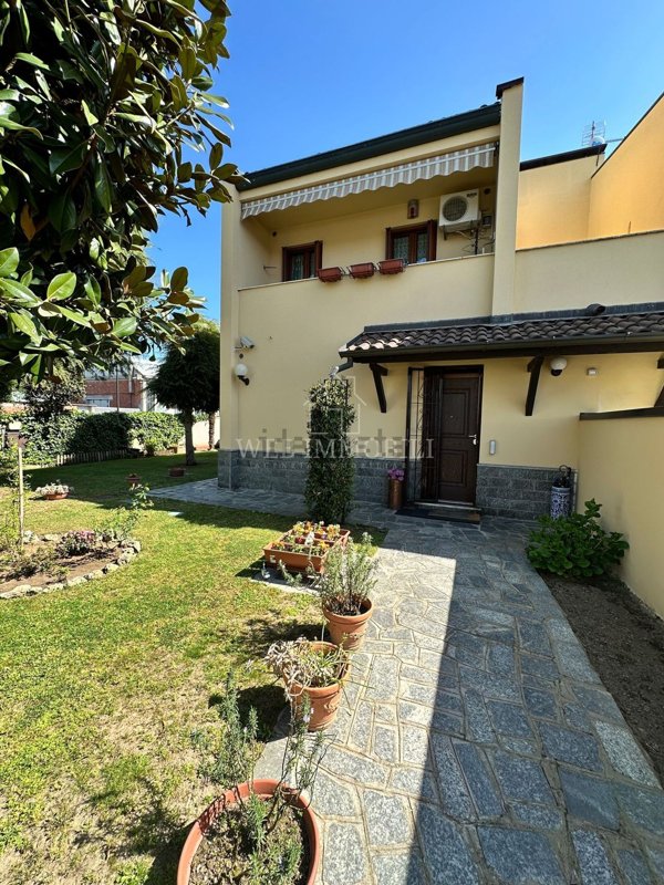 casa indipendente in vendita a Vigevano