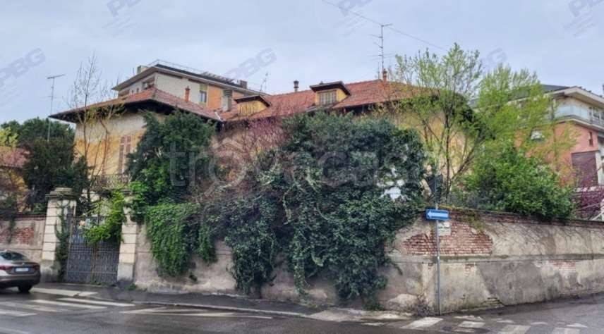 casa indipendente in vendita a Vigevano