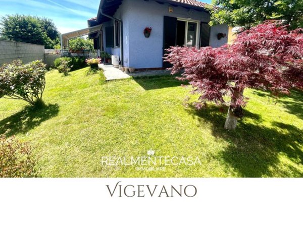 casa indipendente in vendita a Vigevano
