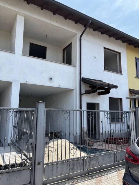 casa indipendente in vendita a Vigevano