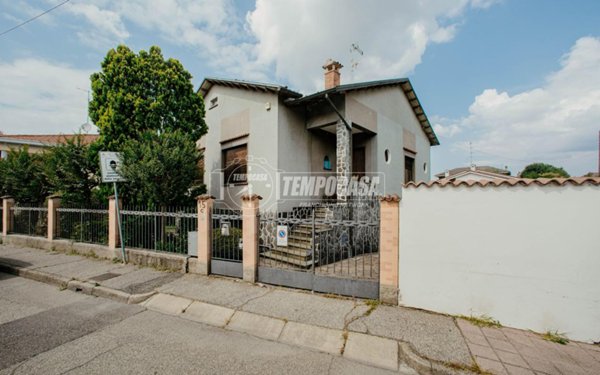 casa indipendente in vendita a Vigevano