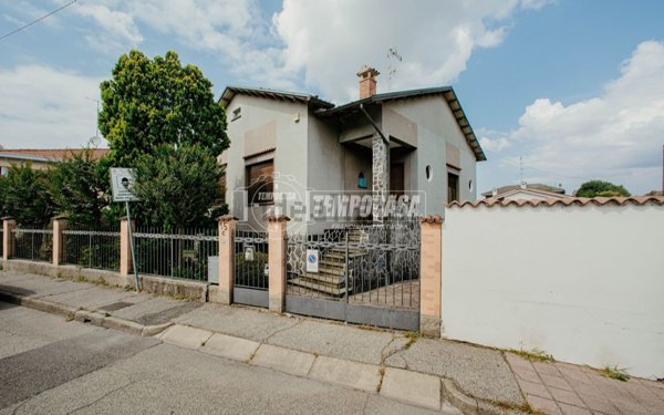 casa indipendente in vendita a Vigevano