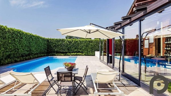 casa indipendente in vendita a Vigevano in zona Sforzesca