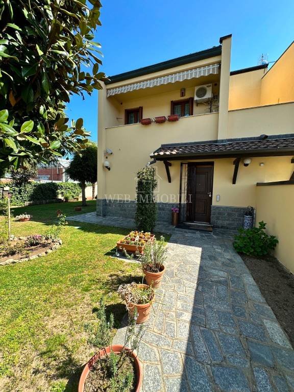 casa indipendente in vendita a Vigevano