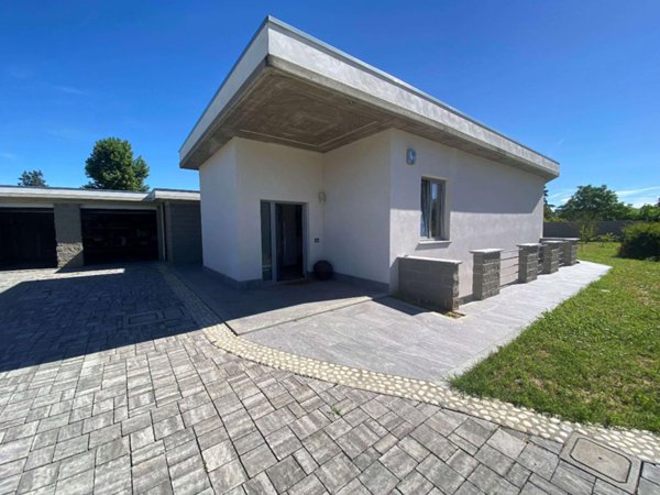 casa indipendente in vendita a Vigevano