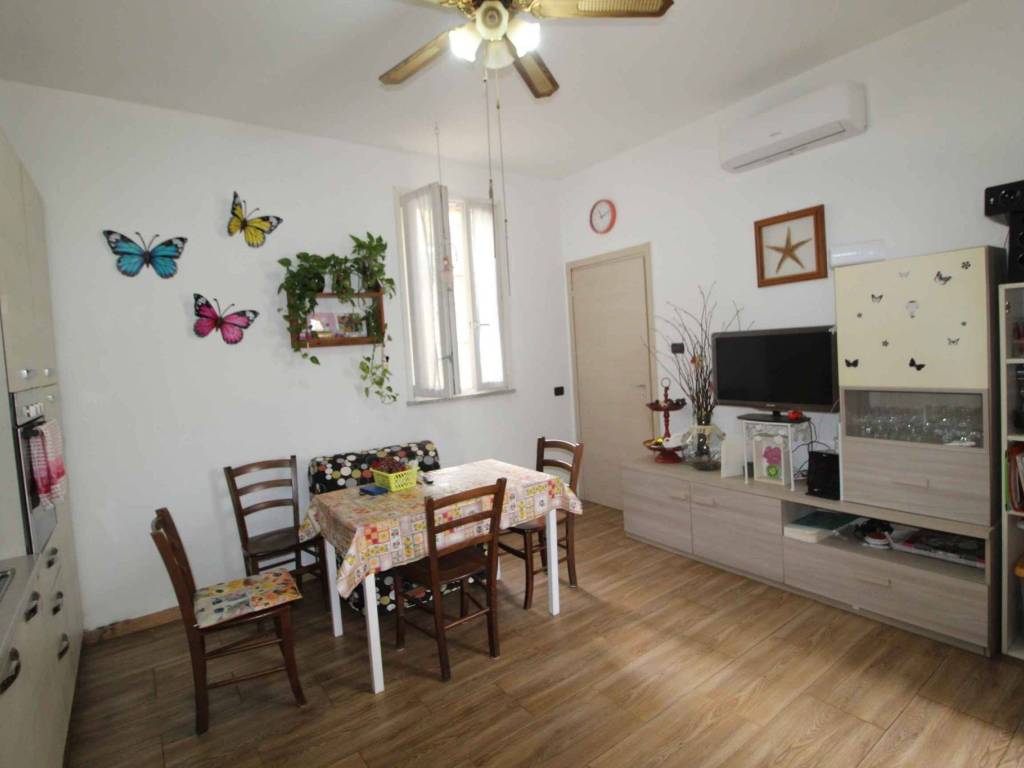 casa indipendente in vendita a Vigevano in zona Piccolini