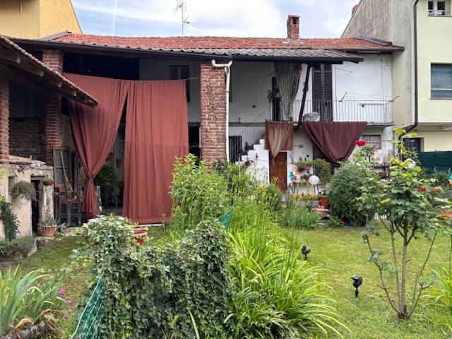 casa indipendente in vendita a Vigevano
