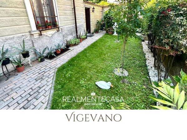 casa indipendente in vendita a Vigevano