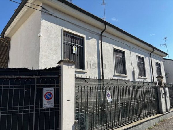 casa indipendente in vendita a Vigevano