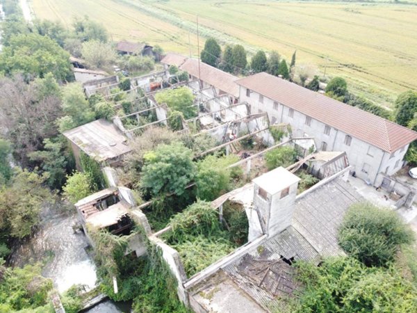 casa indipendente in vendita a Vigevano in zona Sforzesca