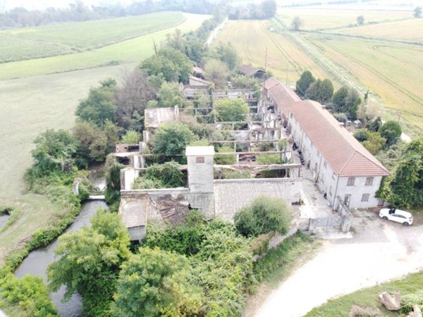 casa indipendente in vendita a Vigevano in zona Sforzesca