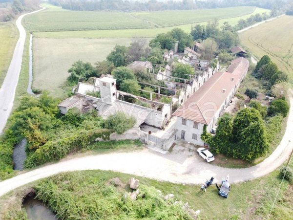 casa indipendente in vendita a Vigevano in zona Sforzesca