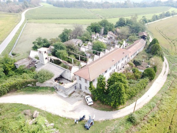 casa indipendente in vendita a Vigevano in zona Sforzesca