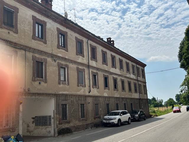 appartamento in vendita a Vigevano in zona Sforzesca
