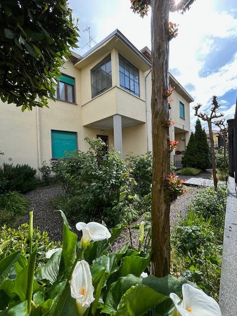 casa indipendente in vendita a Vigevano