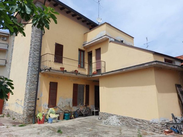 casa indipendente in vendita a Vigevano
