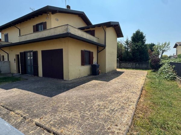 casa indipendente in vendita a Vigevano