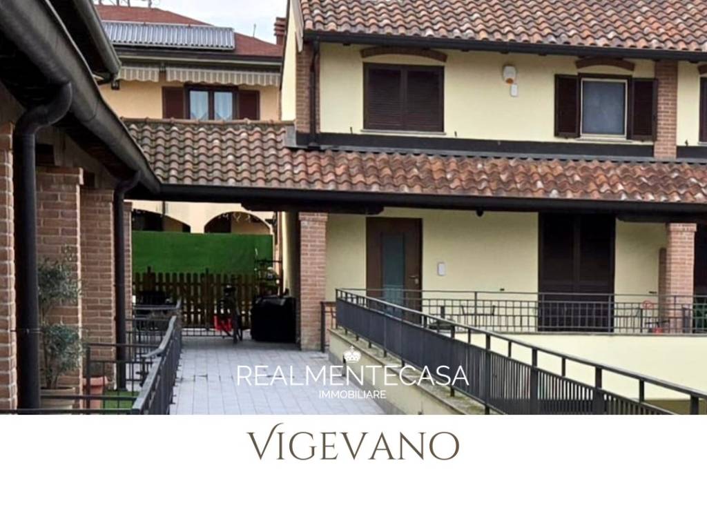 casa indipendente in vendita a Vigevano