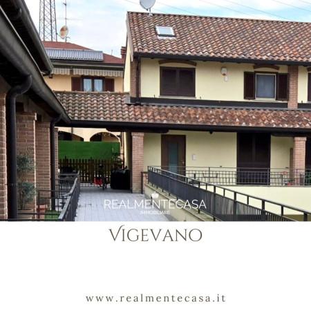 casa indipendente in vendita a Vigevano