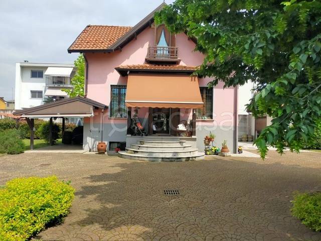 casa indipendente in vendita a Vigevano