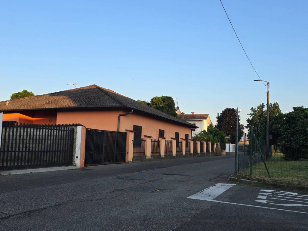 casa indipendente in vendita a Vigevano