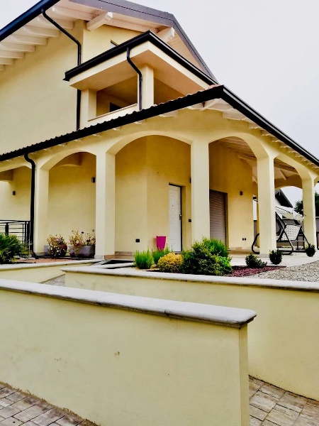 casa indipendente in vendita a Vigevano