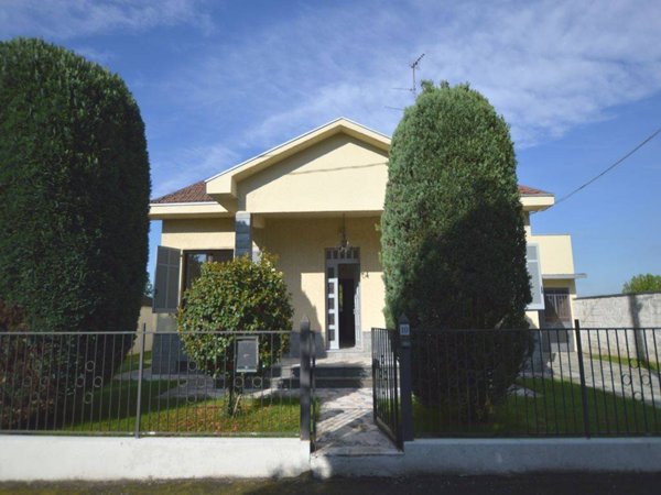 casa indipendente in vendita a Vigevano