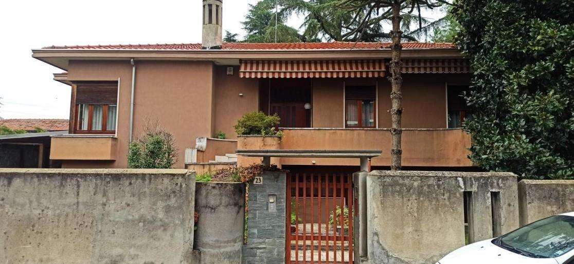casa indipendente in vendita a Vigevano