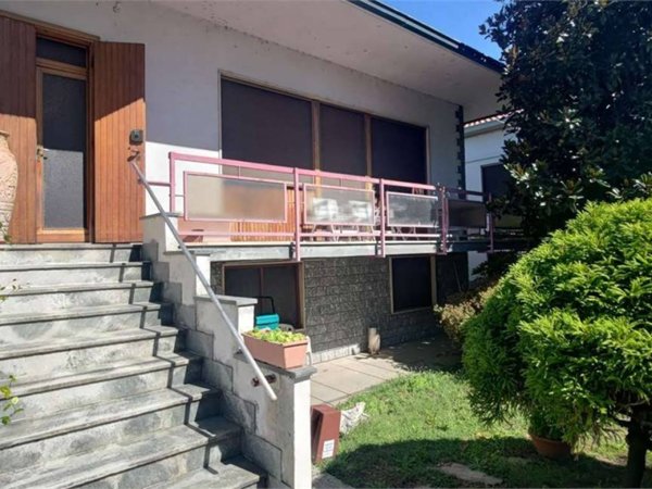 casa indipendente in vendita a Vigevano