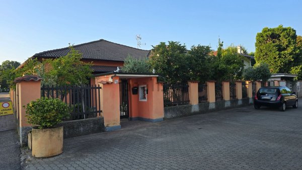 casa indipendente in vendita a Vigevano