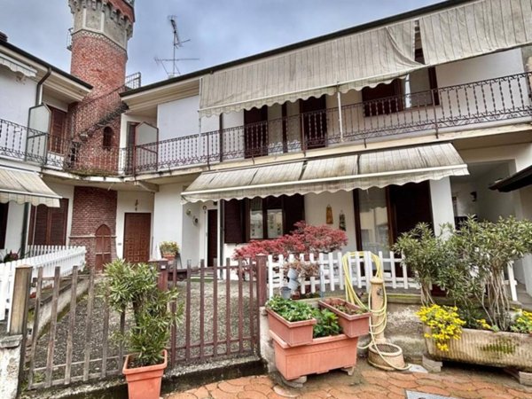 casa indipendente in vendita a Vigevano in zona Piccolini